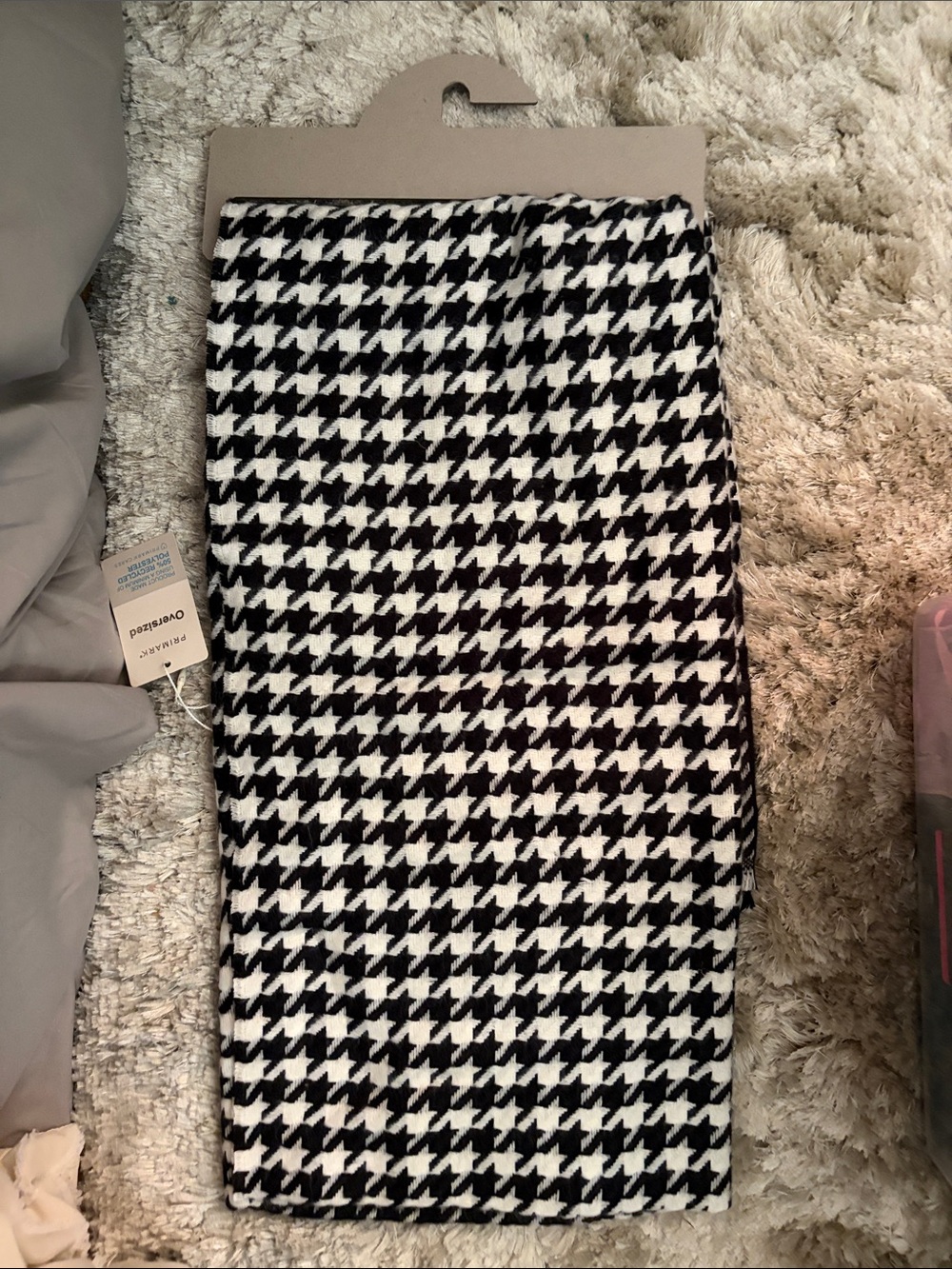 Primark Black and White Houndstooth Scarf